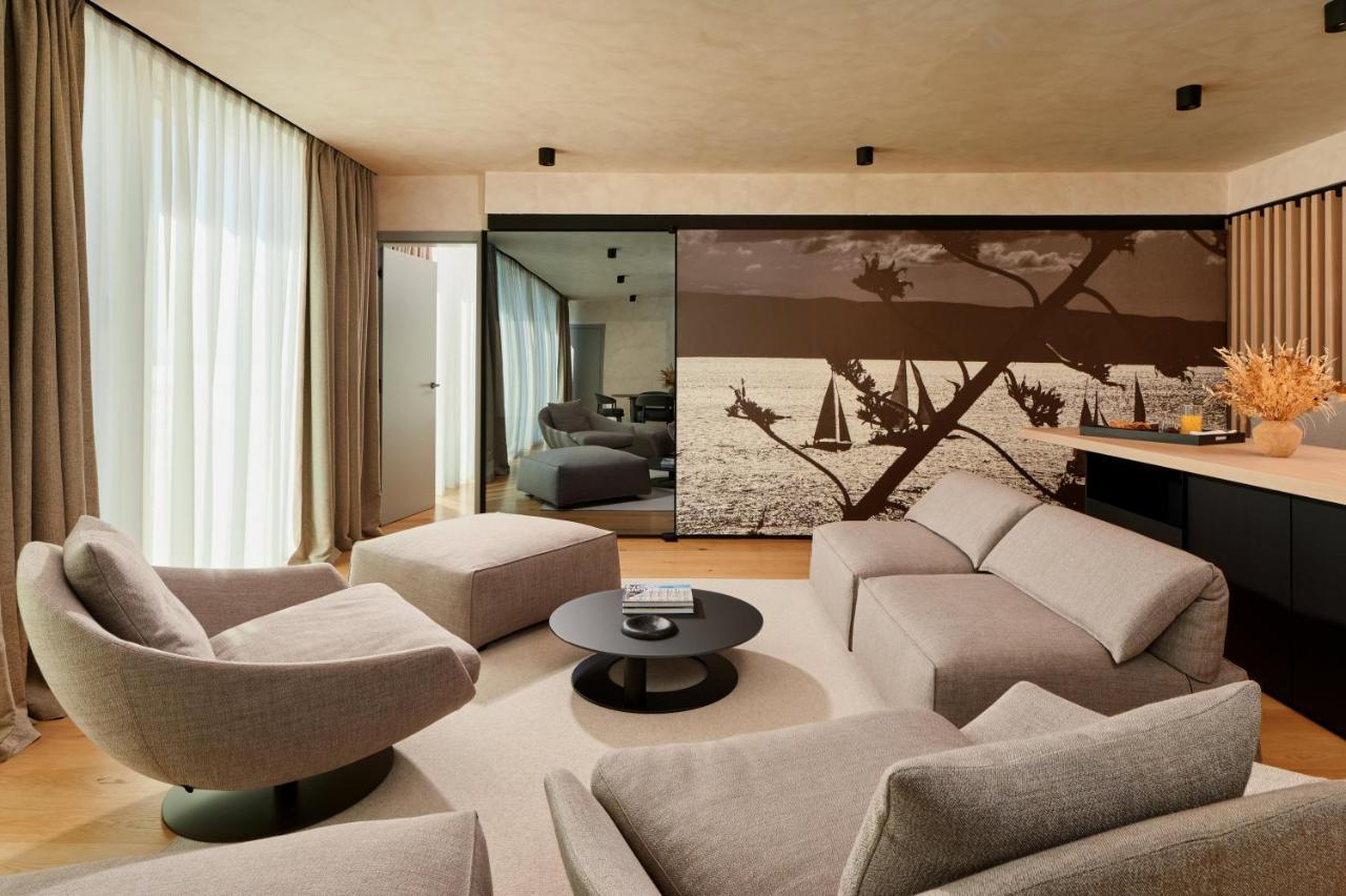 Hotel Ambasador Split Exterior foto A living room