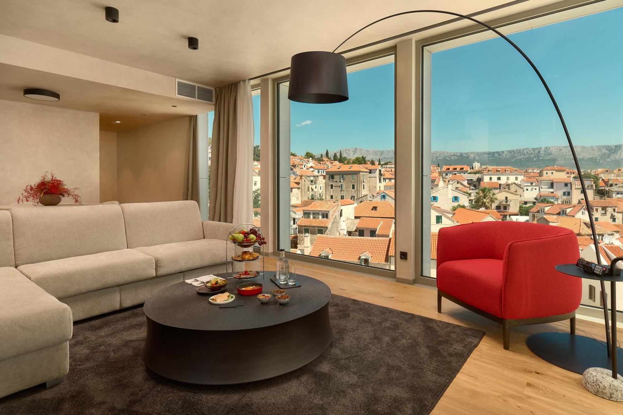 Hotel Ambasador Split Exterior foto A living room